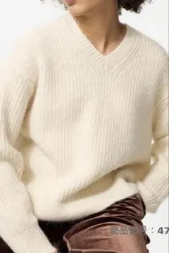 ユニクロ フラッフィVネックセーター　オフホワイト　Lサイズ　レディース