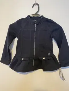 新品・未使Calvin Klein 黒 トップス　フレア裾　4歳用