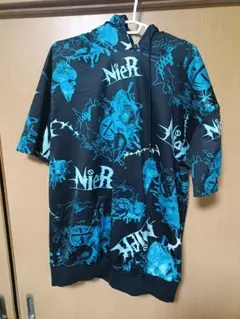 NieR 半袖パーカー ブルー 総柄 ロゴ柄のサムネイル