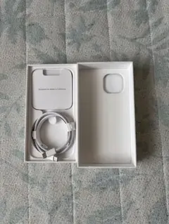 Apple iPhone 15 空箱と付属品