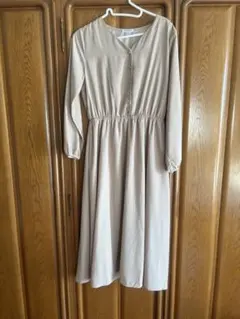 ベージュ ワンピース Mサイズ