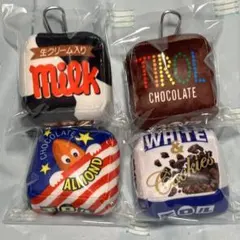 【チロルチョコ】ぶるぶる マスコット 4種セットのサムネイル