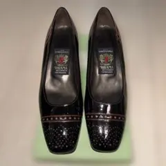 MIHAMA ミハマ パンプス ブラック エナメルのサムネイル