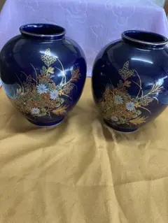 花瓶 2個セット 瑠璃色 金彩 花柄 陶器のサムネイル
