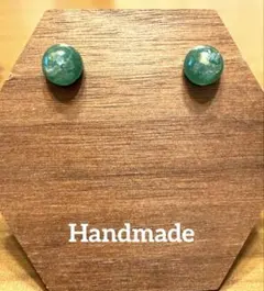 ハンドメイドピアス　半球型　深緑　レジン