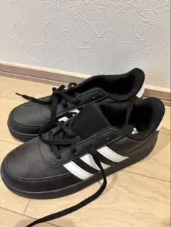 adidas ブラック ホワイト スニーカー