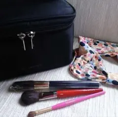 シュウウエムラ　イブサンローラン　バニティポーチ他セット