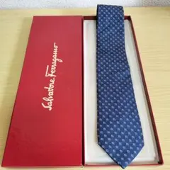サルヴァトーレフェラガモ　ネクタイ