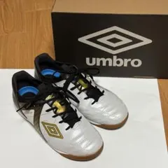umbro フットサルシューズ