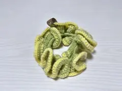 ニットシュシュ　黄緑　黄色　編み物　フリルデザイン