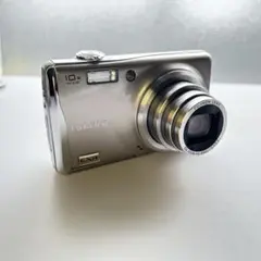 FUJIFILM 　FinePix F80EXR　デジタルカメラ　シルバーのサムネイル