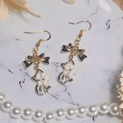 【イヤリング変更可】可愛らしい花と猫のリボン付きピアス【No.8】