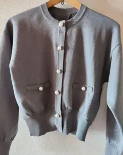 組曲　パールボタン付きグレー長袖カーディガン