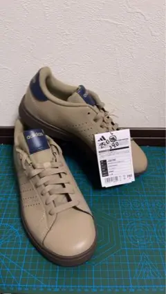 adidas ベージュ スニーカー 新品