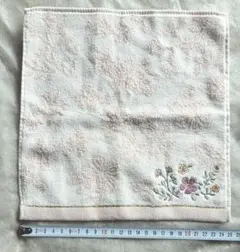 【新品】アフタヌーンティー　タオルハンカチ　お花刺繍のサムネイル