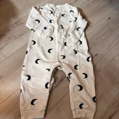 【新品】ロンパース・カバーオール クリーム色 月模様
