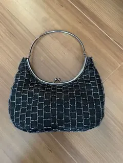 黒い網目模様のパーティーバッグ