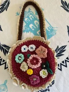 花モチーフの赤いグラニーバッグ