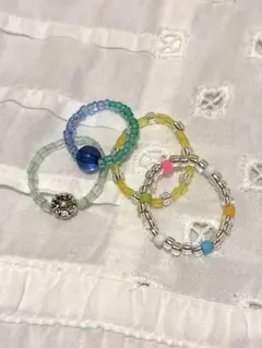 重ね付けが可愛いビーズリング［Colorful］４本セット