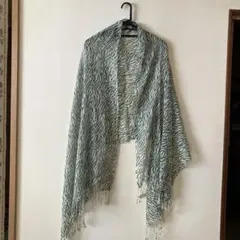 ゼブラ柄　ストール　ショール　ロング丈　生成りに渋グリーン アクリル素材