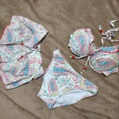 ⑪エスニック柄　白ビキニ　ショーパン　水着　ビーズが可愛い