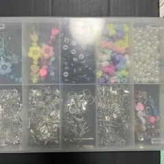 ビーズセット 多色 プラスチック 金属 収納ケース付き