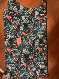 綿のプリント生地 青赤模様