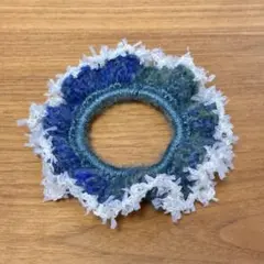 ハンドメイド　ニット　シュシュ　毛糸　ブルー　フリル　かぎ編み　ヘアアクセ　波