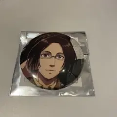 進撃の巨人 カラオケの鉄人 グリッター 缶バッジ ハンジ