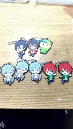 カラフルピーチ ラバーキーホルダー 8個セット