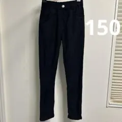 黒パンツ