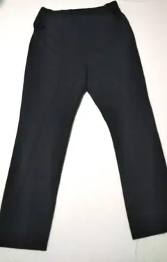 ダークグレー パンツ