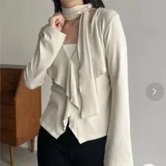 【CAPRICIEUX LE'MAGE】タイ付ラッフルトップス エクリュのサムネイル