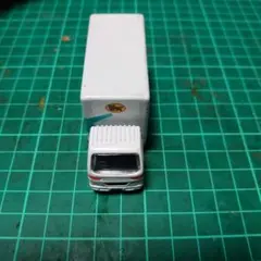 ホワイト トラック型ミニカー