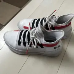 アンダーアーマー　スニーカー