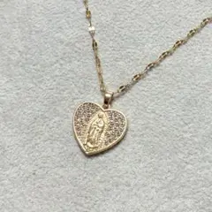 聖母マリア様ハートビジューチャームネックレス ゴールドカラーペタルチェーン