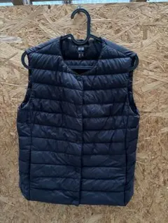 UNIQLO ブラック パフテックコンパクトダウンベスト