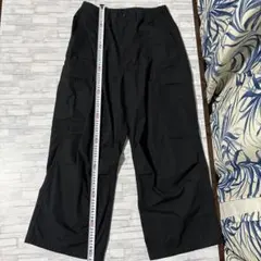 GU ジーユーブラックカーゴパンツ Mサイズスーパーワイドカーゴパンツ