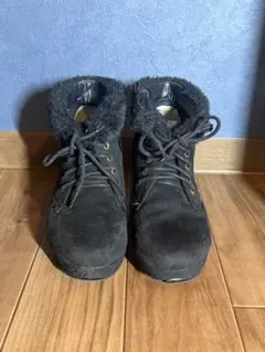 ファー付き黒スエードショートブーツ