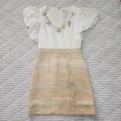 Chesty フリル袖刺繍ひざ丈ワンピース