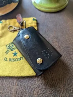イルビゾンテ IL BISONTE ロール型キーケース ブラック 男女兼用