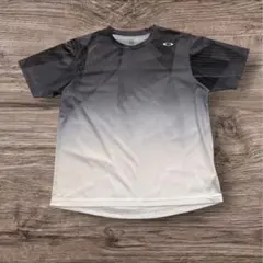 美品XL★OAKLEY★プラクティスシャツ★トレーニングウェア★スポーツのサムネイル