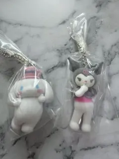 シナモロールとクロミ　ガチャガチャ　ミニチュアチャームライブキャラクター