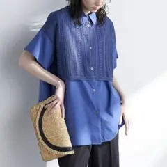 美品 ラエフ キカケミカルレース 切り替えシャツ 刺繍 ゆったり ブルーのサムネイル
