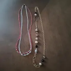 赤と白のビーズネックレス、ゴールドチェーン２つまとめて（ハンドメイド）