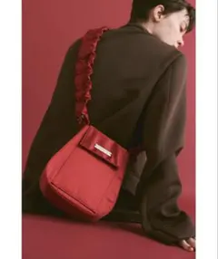 赤 ショルダーバッグ
