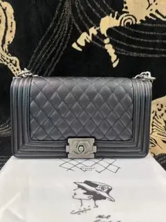 CHANEL,黒いハンドバッグ