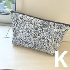 リバティータナローン生地 アデラジャの ファスナーポーチ　 （ハンドメイド）