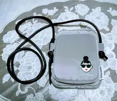 ハッピーフェイス 大きめスマホにも対応！ エマ刺繍ポシェット 【新品•未使用】