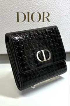 DIOR ディオール CDロゴ パテントレザー　三つ折り財布　ブラック DIOR ディオール CDロゴ パテントレザー 三つ折り財布 ブラック - メルカリ